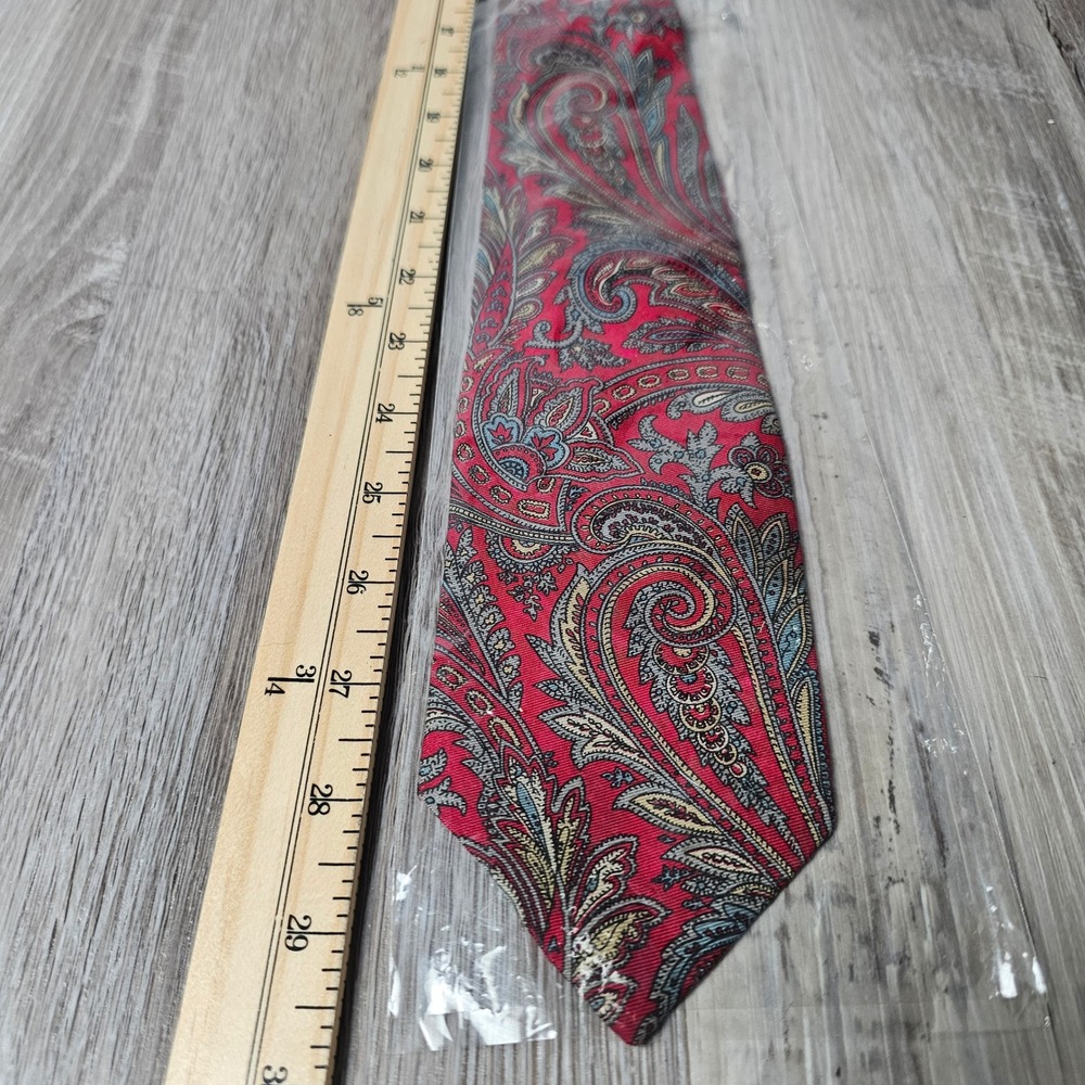 Resilio Silk Necktie Men Red Black Paisley Classic Width Tie New Package Retro